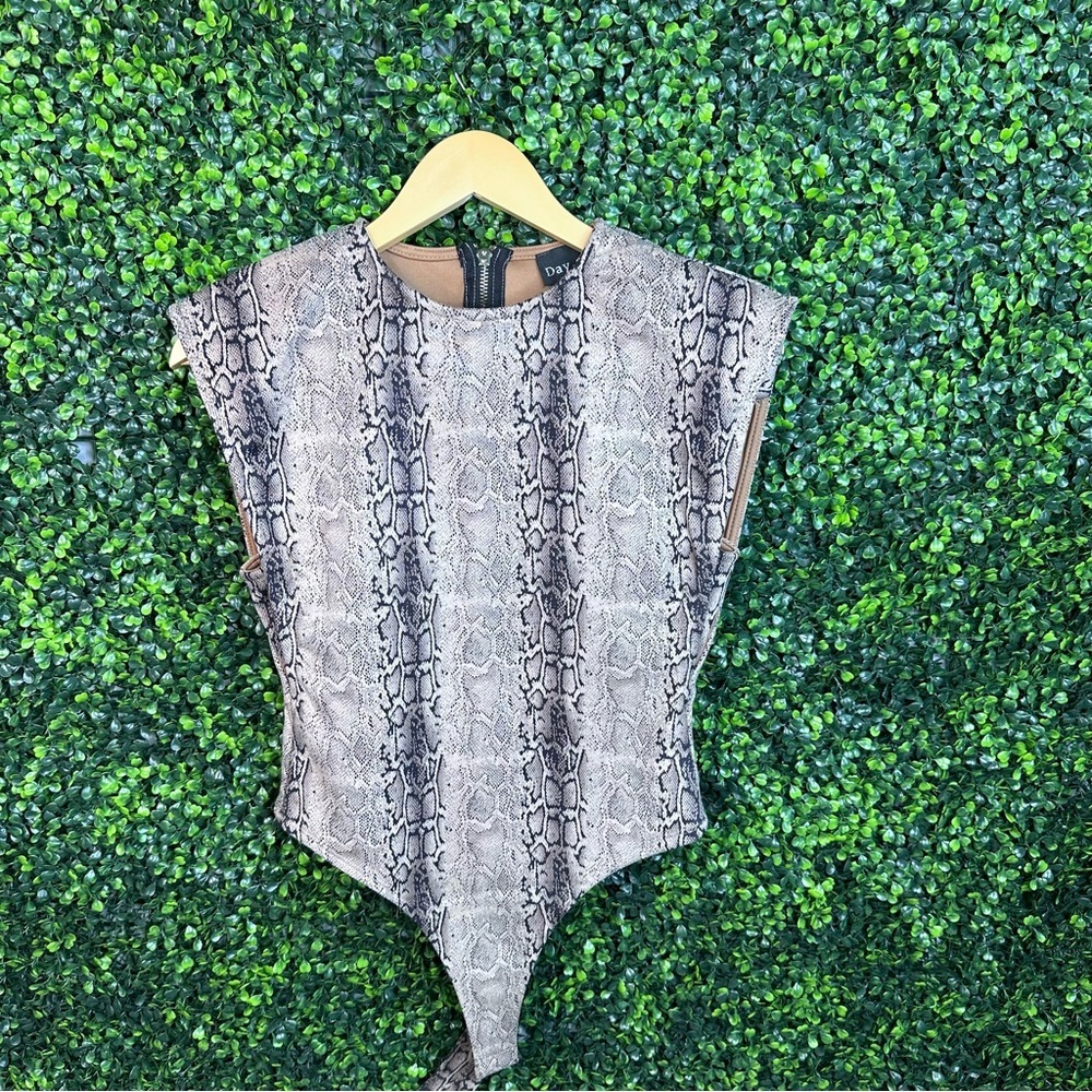 Nwt shoulder padded Snake print bodysuit nwt‎